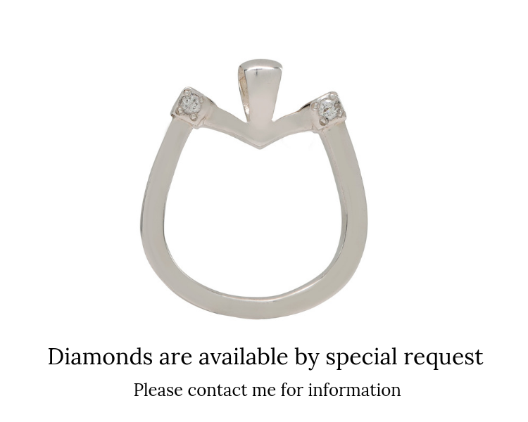 Horseshoe pendant with inset diamonds